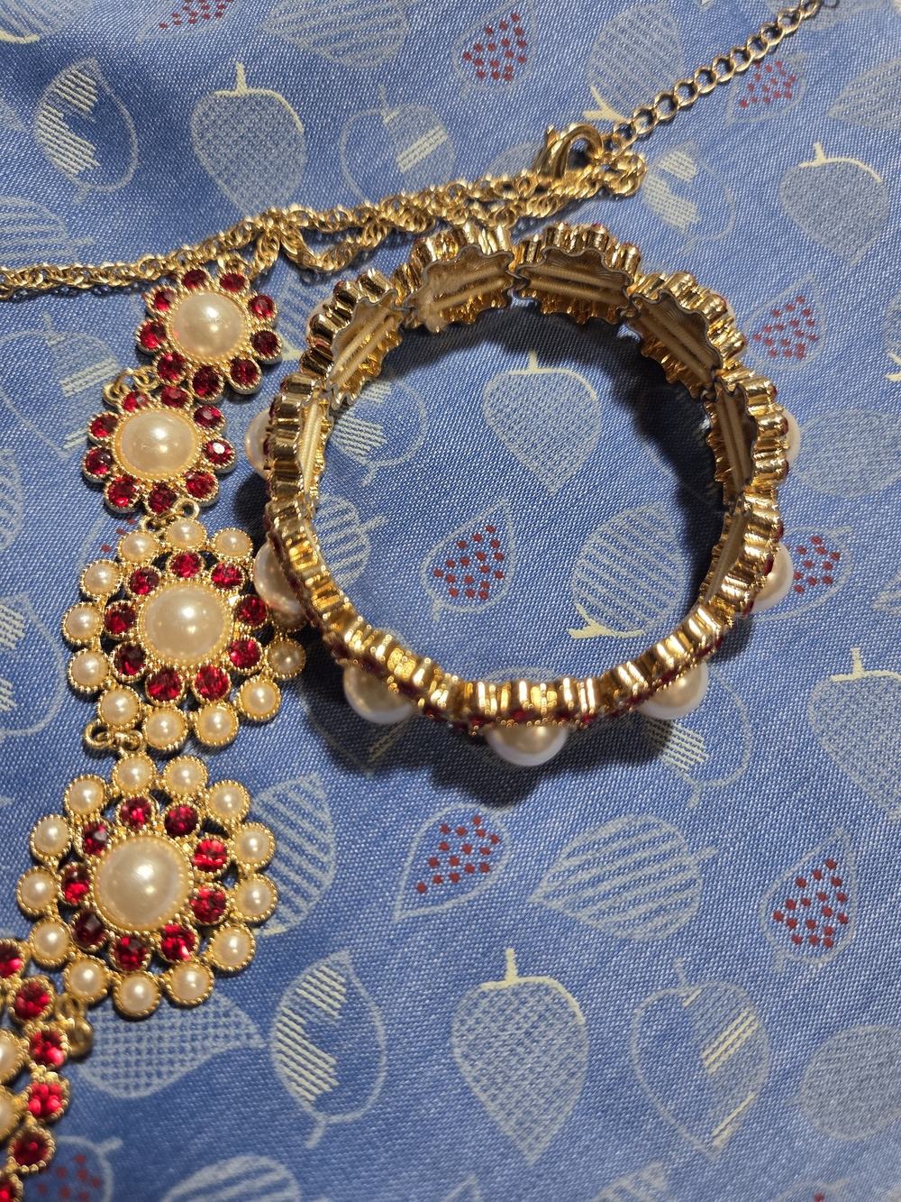 Vintage Monet red Stones and pearl floral necklace and matching bracelet - Picture 10 of 12